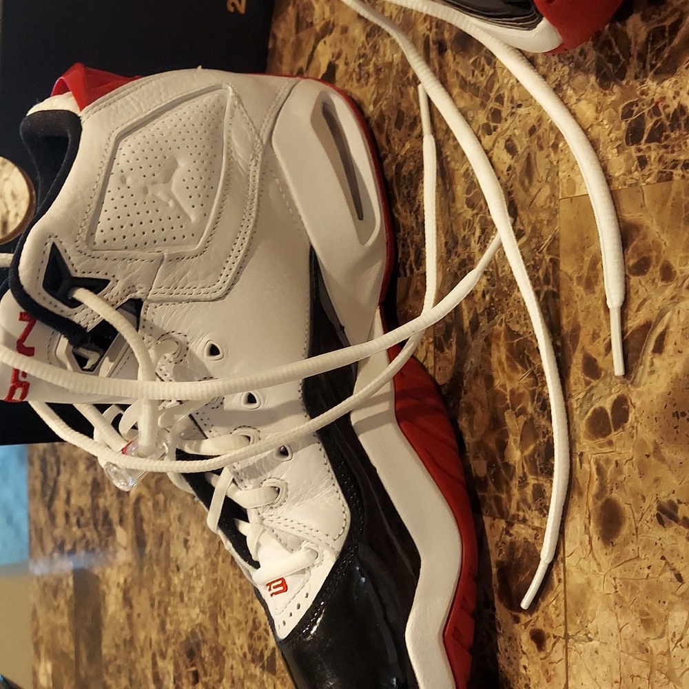 NWOT Air Jordan loyals - Picture 3 of 5